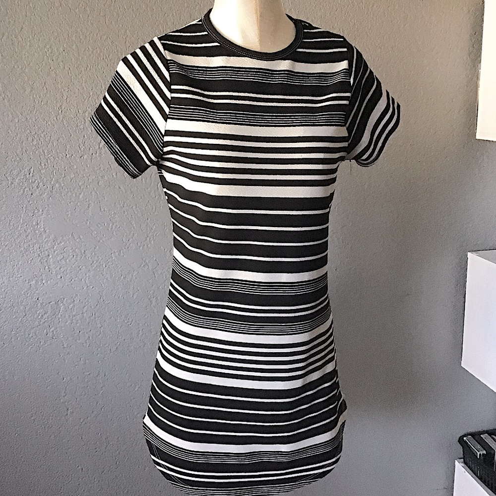 Striped T Shirt Dress🖤🤍